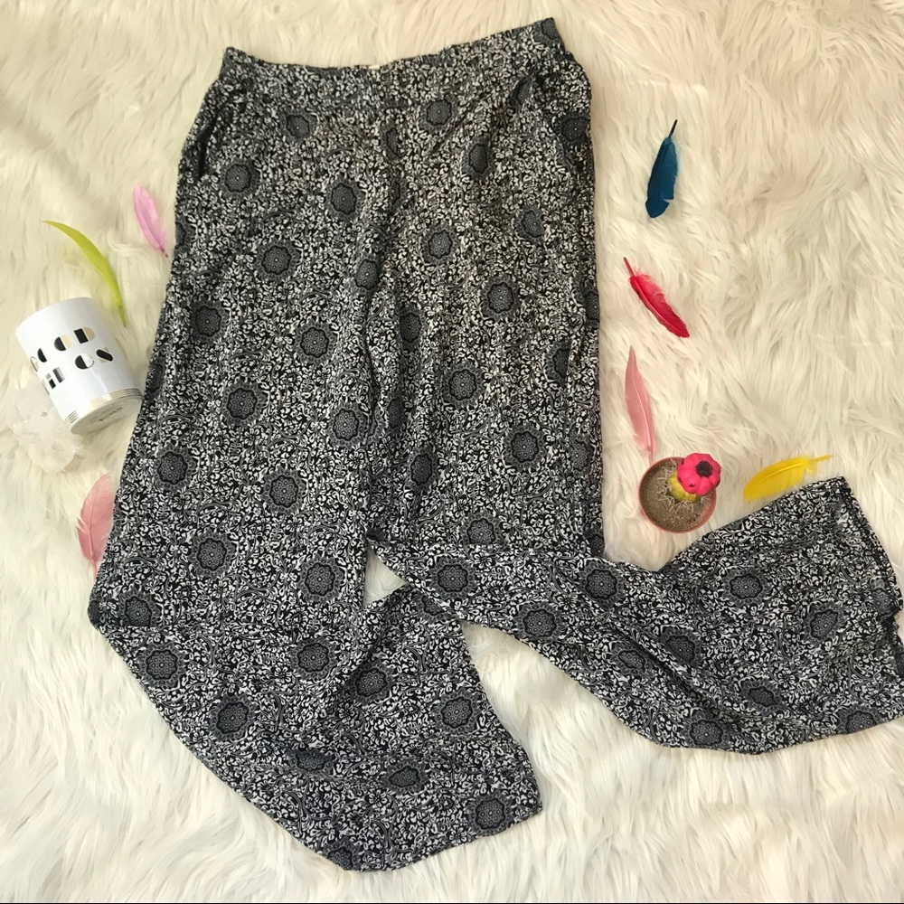 Solitaire | Black & White Wide Leg Flowy Pants M